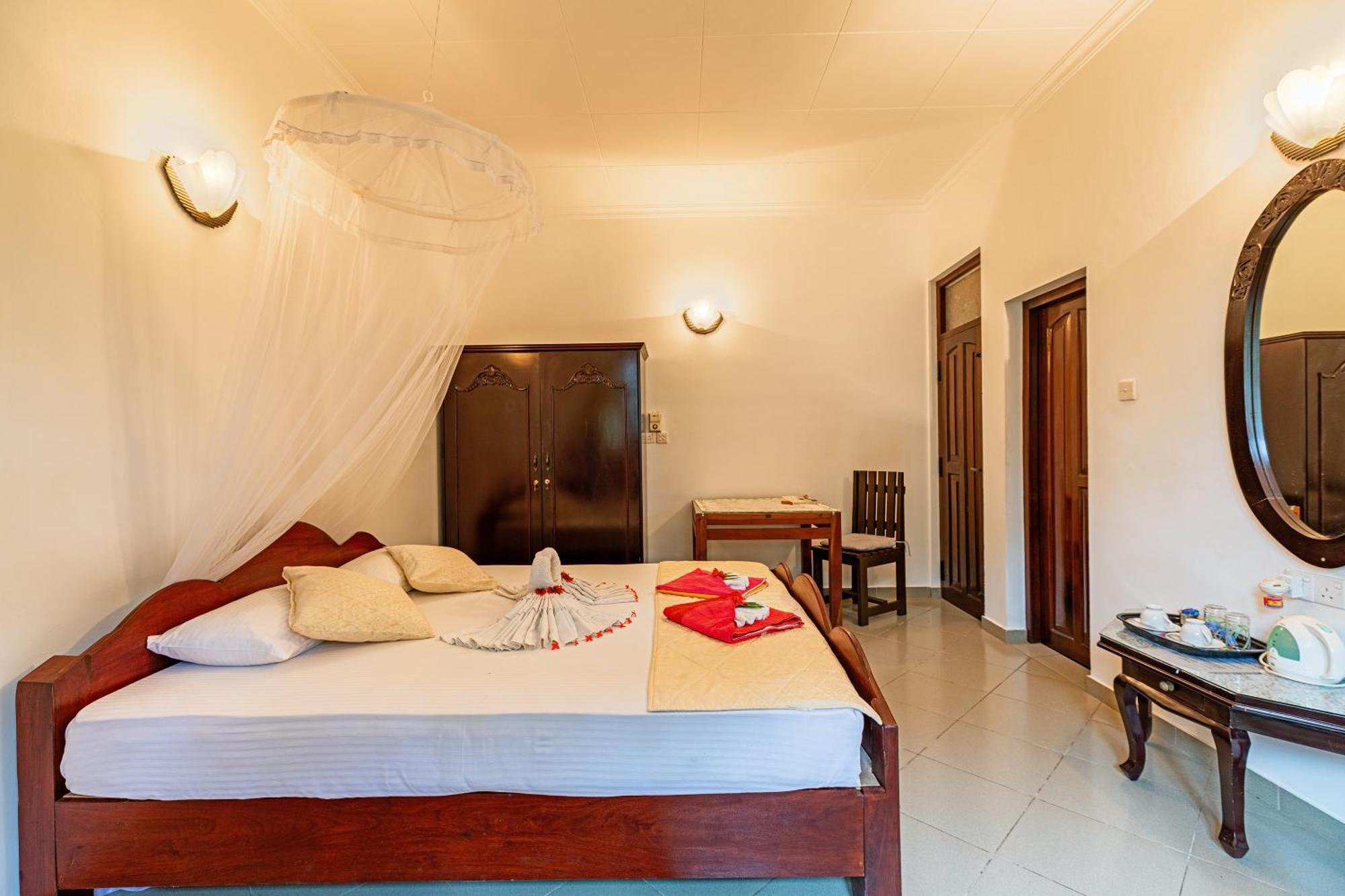 Sagarika Beach Hotel Moragalla Exterior foto